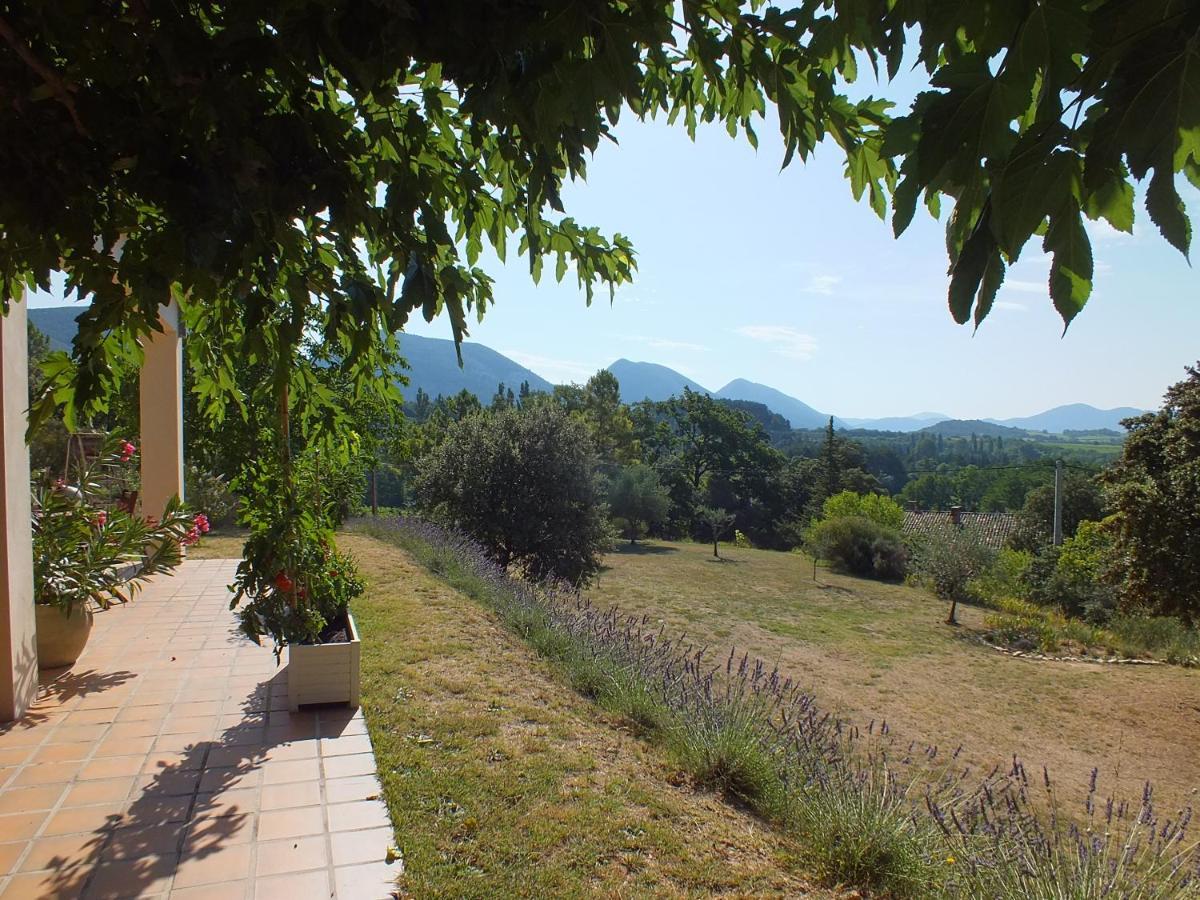 Une Ronce Sous Le Figuier Rousset-les-Vignes Екстериор снимка